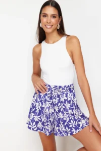 TRENDYOLMiLLA Purple Patterned Rahat Kesim Regular Waist Crepe/textured Knitting Shorts - Image 3