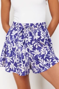 TRENDYOLMiLLA Purple Patterned Rahat Kesim Regular Waist Crepe/textured Knitting Shorts - Image 5
