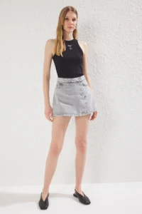 TRENDYOLMiLLA Gray*001 Button Detailed High Waist Denim Shorts Skirt - Image 3