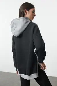 TRENDYOLMİLLA Anthracite Cotton Color Blocked Wide Pattern Inside Fleece Knitting Sports Sweatshirt - Image 10