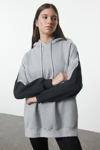 TRENDYOLMİLLA Anthracite Cotton Color Blocked Wide Pattern Inside Fleece Knitting Sports Sweatshirt - Image 7