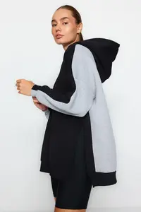 TRENDYOLMİLLA Gray Melange Cotton Color Blocked Wide Pattern Inside Fleece Knitting Sports Sweatshirt