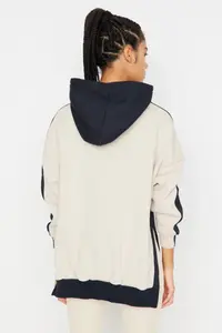 TRENDYOLMİLLA Navy Blue Cotton Color Blocked Wide Pattern Inside Fleece Knitting Sports Sweatshirt - Image 5