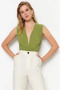 TRENDYOLMİLLA Green Binding Detailed V-neck Fitted Flexible snaps Knitting Bodysuit .D.00055