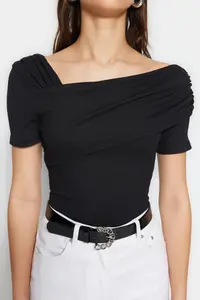 TRENDYOLMİLLA Black Asymmetric Collar Fitted/Snaps Knitting Bodysuit .D.00060 - Image 4