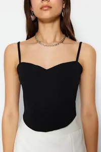 TRENDYOLMİLLA Black Fitted Crop Adjustable Sleeveless Crepe Knitting Bustier - Image 4