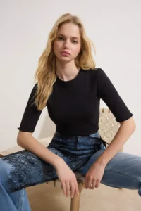 TRENDYOLMİLLA Black Fitted Ribbed Flexible Knitting Blouse - Image 2