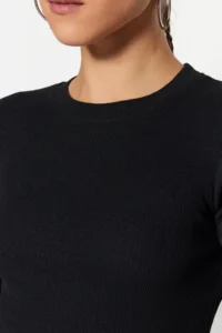 TRENDYOLMİLLA Black Fitted Ribbed Flexible Knitting Blouse - Image 6