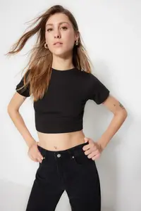 TRENDYOLMİLLA Black-Ecru 2 Sets Package Crop Viscous/Soft Material Flexible Knitting Blouse - Image 2