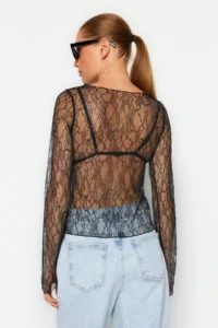 TRENDYOLMİLLA Black Regular Fit Boat Neck Lace Flexible Knitting Blouse - Image 5