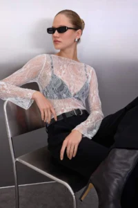 TRENDYOLMİLLA White Regular Fit Boat Neck Lace Flexible Knitting Blouse
