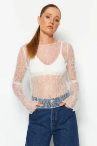 TRENDYOLMİLLA White Regular Fit Boat Neck Lace Flexible Knitting Blouse - Image 5