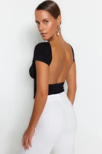TRENDYOLMİLLA Black Low-cut back Crop Cotton Flexible Knitting Blouse
