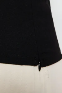 TRENDYOLMİLLA Black Strapless Yaka Yandan Zippered Crepe Knitting Blouse - Image 4