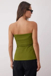 TRENDYOLMİLLA Oil Green Strapless Collar Side Zippered Crepe Knitting Blouse - Image 4