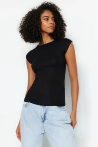 TRENDYOLMİLLA Black Viscous/Soft Material Fitted Moon Arm Knitting Blouse - Image 3