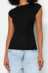 TRENDYOLMİLLA Black Viscous/Soft Material Fitted Moon Arm Knitting Blouse - Image 5