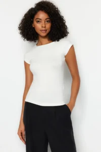 TRENDYOLMİLLA Ecru Viscous Soft Material Fitted Moon Arm Knitting Blouse - Image 3