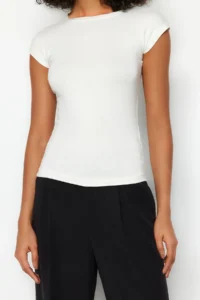 TRENDYOLMİLLA Ecru Viscous Soft Material Fitted Moon Arm Knitting Blouse - Image 5