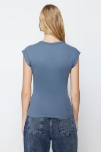 TRENDYOLMİLLA Open Anthracite Viscous/Soft Material Fitted/Flexible Knitting Blouse - Image 5