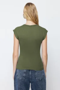 TRENDYOLMİLLA Khaki Viscous/Soft Material Fitted Moon Arm Flexible Knitting Blouse - Image 4