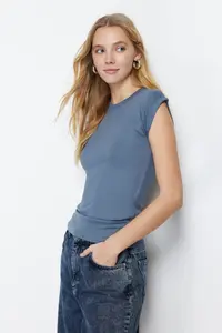 TRENDYOLMİLLA Light anthracite Viscous/Soft Material Fitted/Flexible Knitting Blouse - Image 3