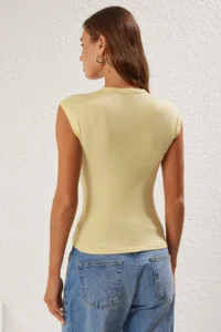 TRENDYOLMİLLA Light Yellow Viscous/Soft Material Fitted Moon Arm Flexible Knitting Blouse - Image 5
