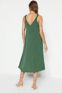 TRENDYOLMİLLA Green Rahat Kesim V-neck Midi Weaving Dress - Image 6