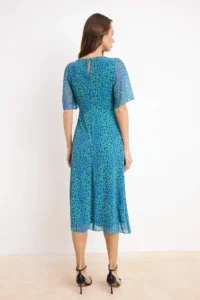 TRENDYOLMİLLA Green animals Patterned A Cut Angel Arm Lined Siphon Flight Flight Weaving Midi Dress - Image 4