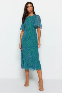 TRENDYOLMİLLA Green animals Patterned A Cut Angel Arm Lined Siphon Flight Flight Weaving Midi Dress - Image 5