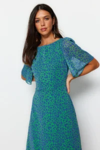 TRENDYOLMİLLA Green animals Patterned A Cut Angel Arm Lined Siphon Flight Flight Weaving Midi Dress - Image 6