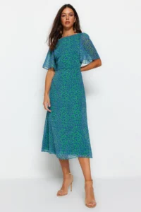 TRENDYOLMİLLA Green animals Patterned A Cut Angel Arm Lined Siphon Flight Flight Weaving Midi Dress - Image 9