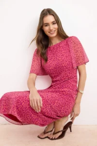 TRENDYOLMİLLA Fuchsia animals Patterned A Cut Angel Arm Lined Siphon Flight Flight Weaving Midi Dress - Image 2