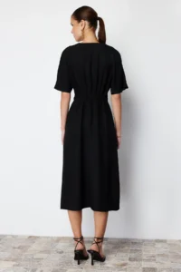 TRENDYOLMİLLA Black Binding Detailed A Cut V-neck Midi Weaving Dress - Image 10