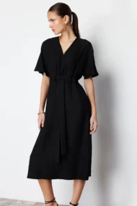 TRENDYOLMİLLA Black Binding Detailed A Cut V-neck Midi Weaving Dress - Image 5