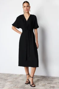 TRENDYOLMİLLA Black Binding Detailed A Cut V-neck Midi Weaving Dress - Image 7
