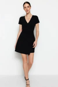 TRENDYOLMİLLA Black Double breasted Yaka A-line Crepe Mini smart Knitting Dress