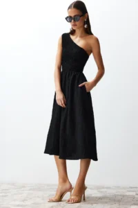 TRENDYOLMİLLA Black Waist Top Size Gipelli One Shoulder Midi Weaving Dress - Image 3