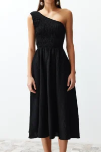 TRENDYOLMİLLA Black Waist Top Size Gipelli One Shoulder Midi Weaving Dress - Image 5