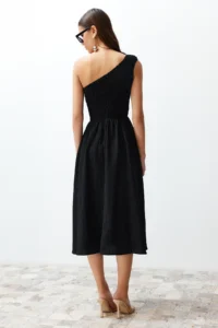 TRENDYOLMİLLA Black Waist Top Size Gipelli One Shoulder Midi Weaving Dress - Image 6