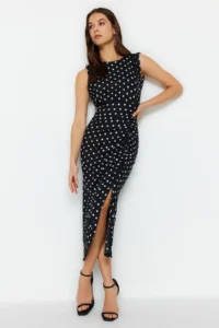 TRENDYOLMİLLA Black Polka Dot Low-cut back Slit Detailed Maxi Flexible Knitting Pen Dress - Image 2