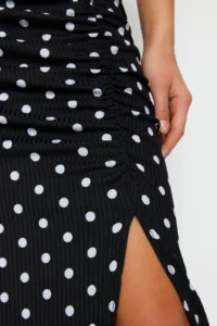 TRENDYOLMİLLA Black Polka Dot Low-cut back Slit Detailed Maxi Flexible Knitting Pen Dress - Image 4