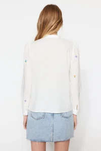 TRENDYOLMİLLA Ecru Çiçek Embroidered Oversized Weaving Shirt - Image 10