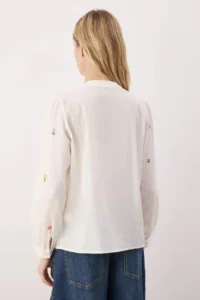 TRENDYOLMİLLA Ecru Çiçek Embroidered Oversized Weaving Shirt - Image 4