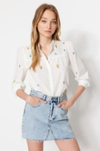 TRENDYOLMİLLA Ecru Çiçek Embroidered Oversized Weaving Shirt - Image 5
