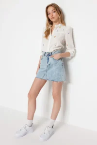 TRENDYOLMİLLA Ecru Çiçek Embroidered Oversized Weaving Shirt - Image 7