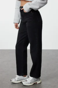 TRENDYOLMİLLA Black High Waist Plain Kesim Straight jeans - Image 4