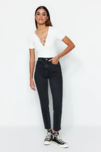 TRENDYOLMİLLA Black High Waist Less Flexible Mom Cut Hem jeans - Image 3