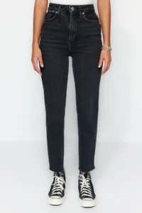 TRENDYOLMİLLA Black High Waist Less Flexible Mom Cut Hem jeans - Image 5