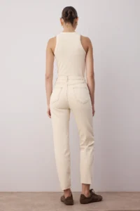 TRENDYOLMİLLA Ecru High Waist Middle Flexible Mom Kesik Hem jeans - Image 14